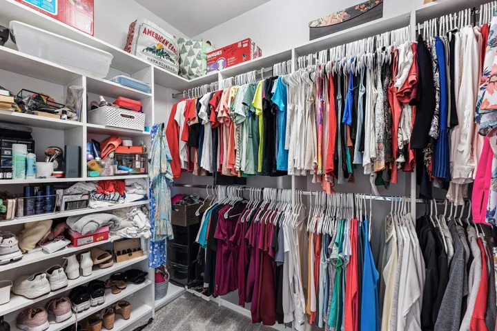 2ND WALKING CLOSET