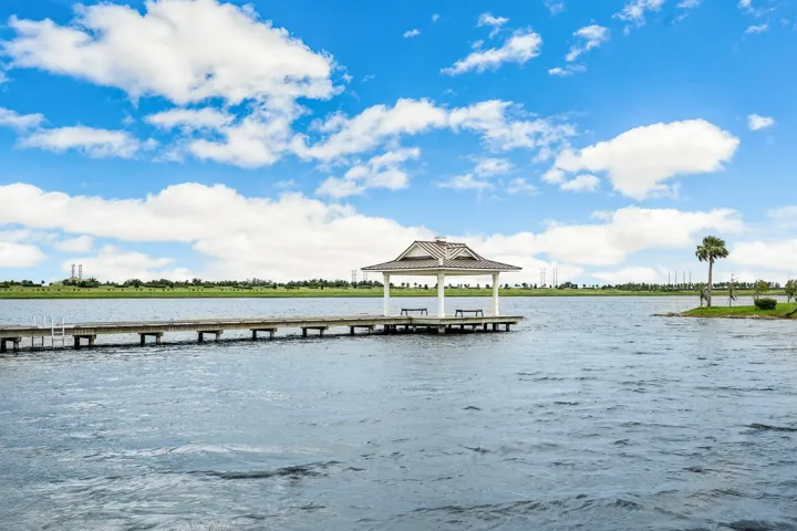 LAKEHOUSE PIER