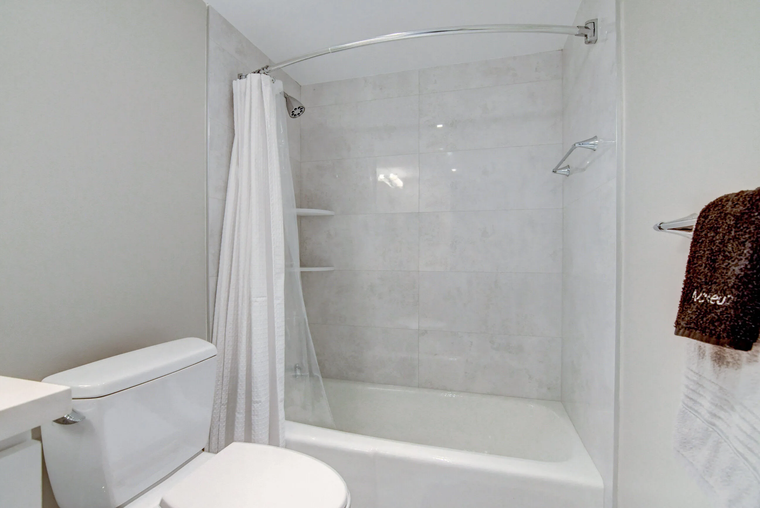 Guest Shower Tub