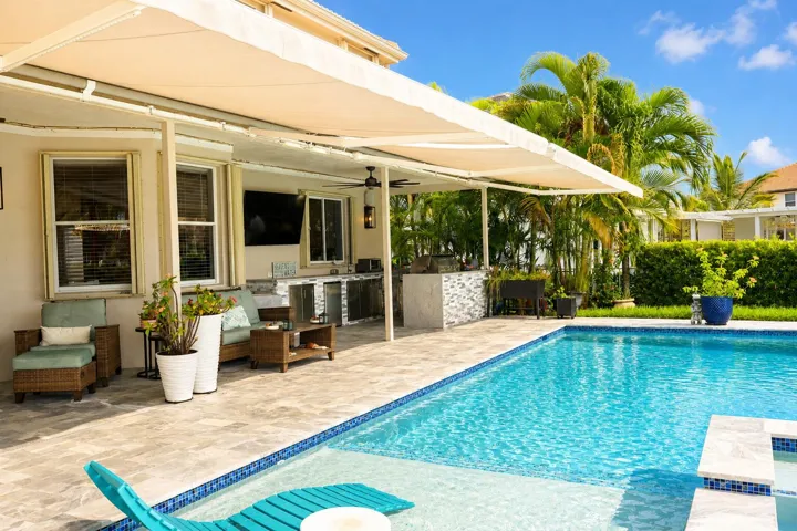 pool w awnings