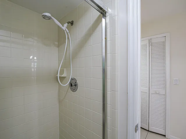 Primary bath w/shower