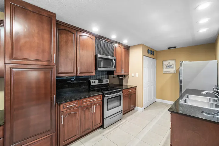 010-14595LucyDrive-DelrayBeach-FL-33484-