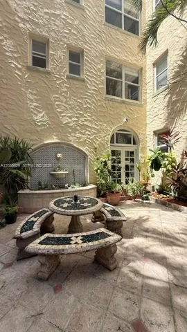 Shared Patio & Garden