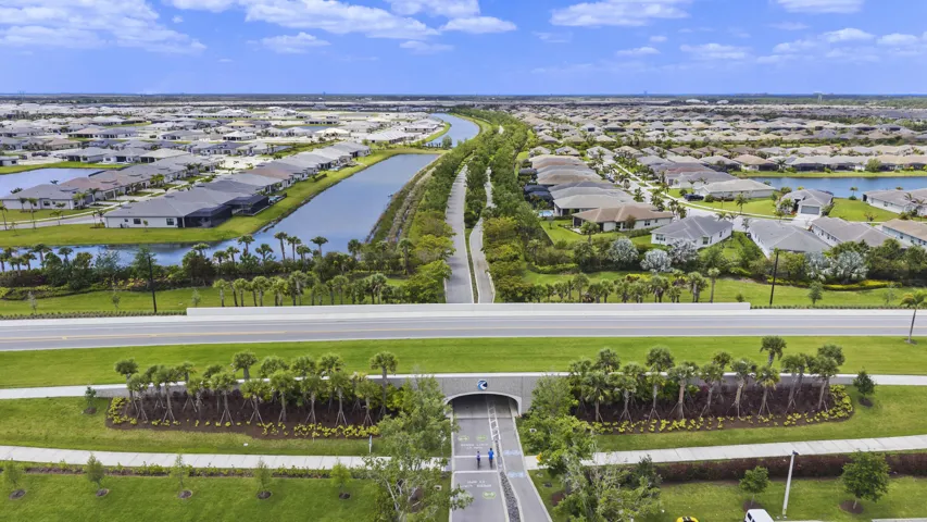 Paseo: Over 5 miles of golf cart trails