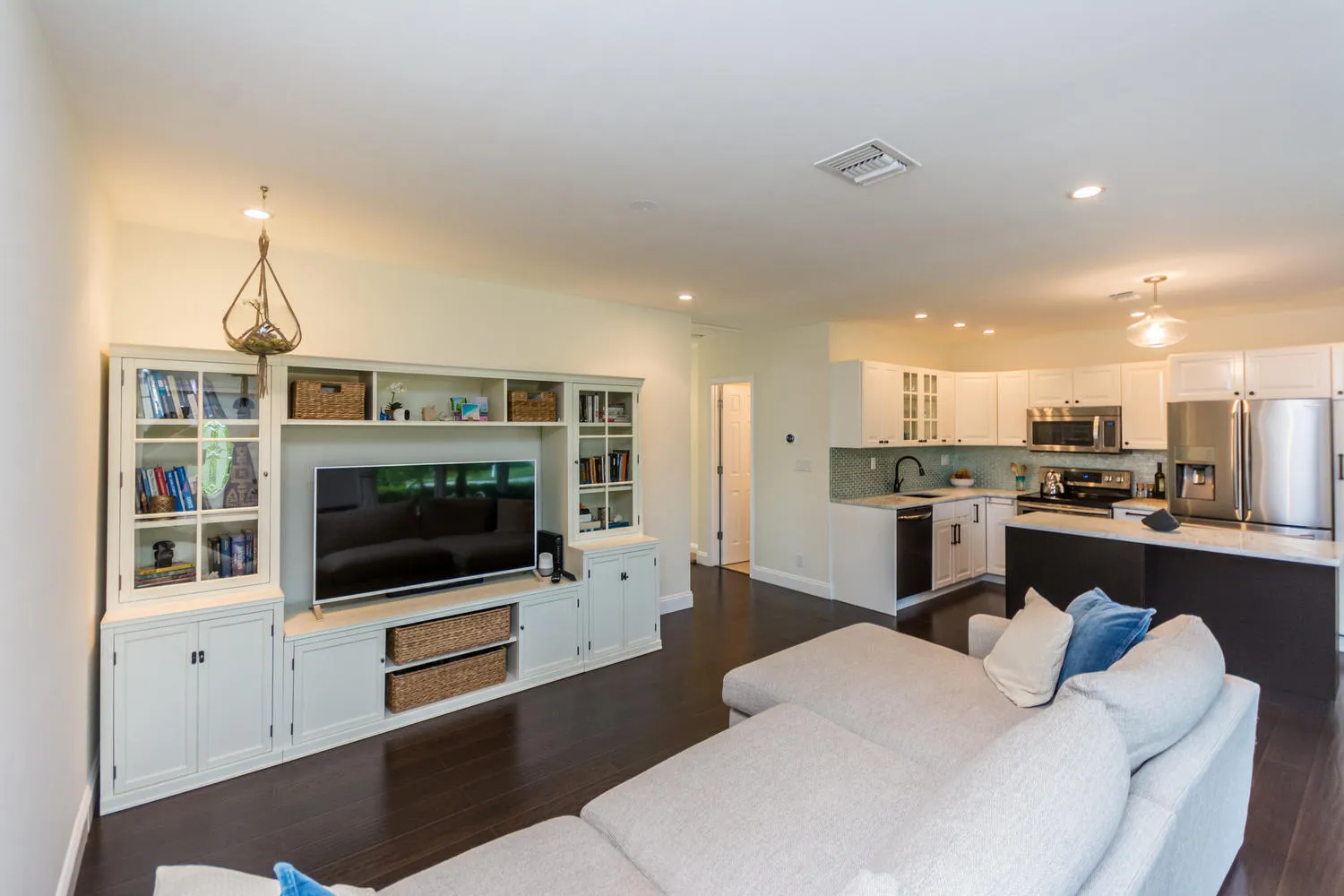 1621 NE 17th Way Fort-large-010-030-DSC