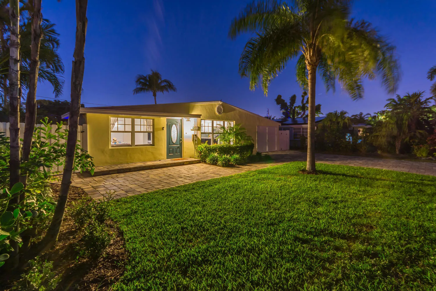 1621 NE 17th Way Fort-large-001-049-1621