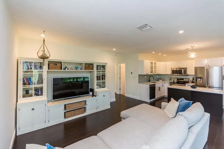 1621 NE 17th Way Fort-large-010-030-DSC