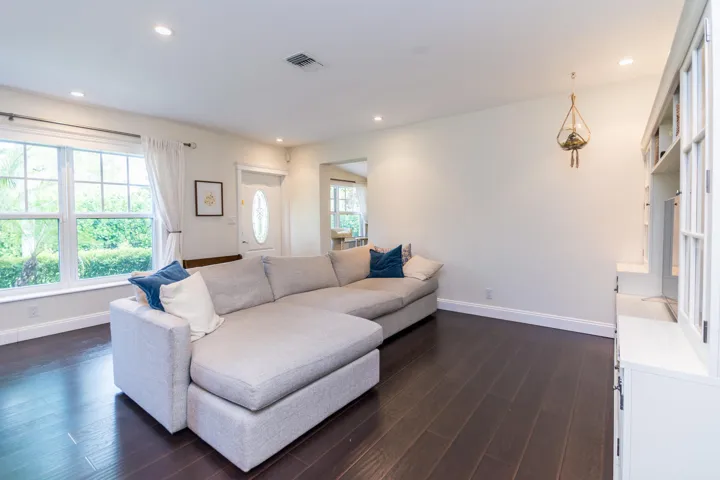 1621 NE 17th Way Fort-large-009-027-DSC
