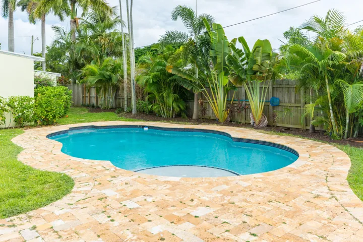 1621 NE 17th Way Fort-large-045-046-DSC