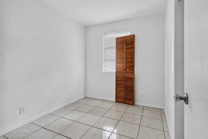 MLS_room_no_bucket_2048x1367