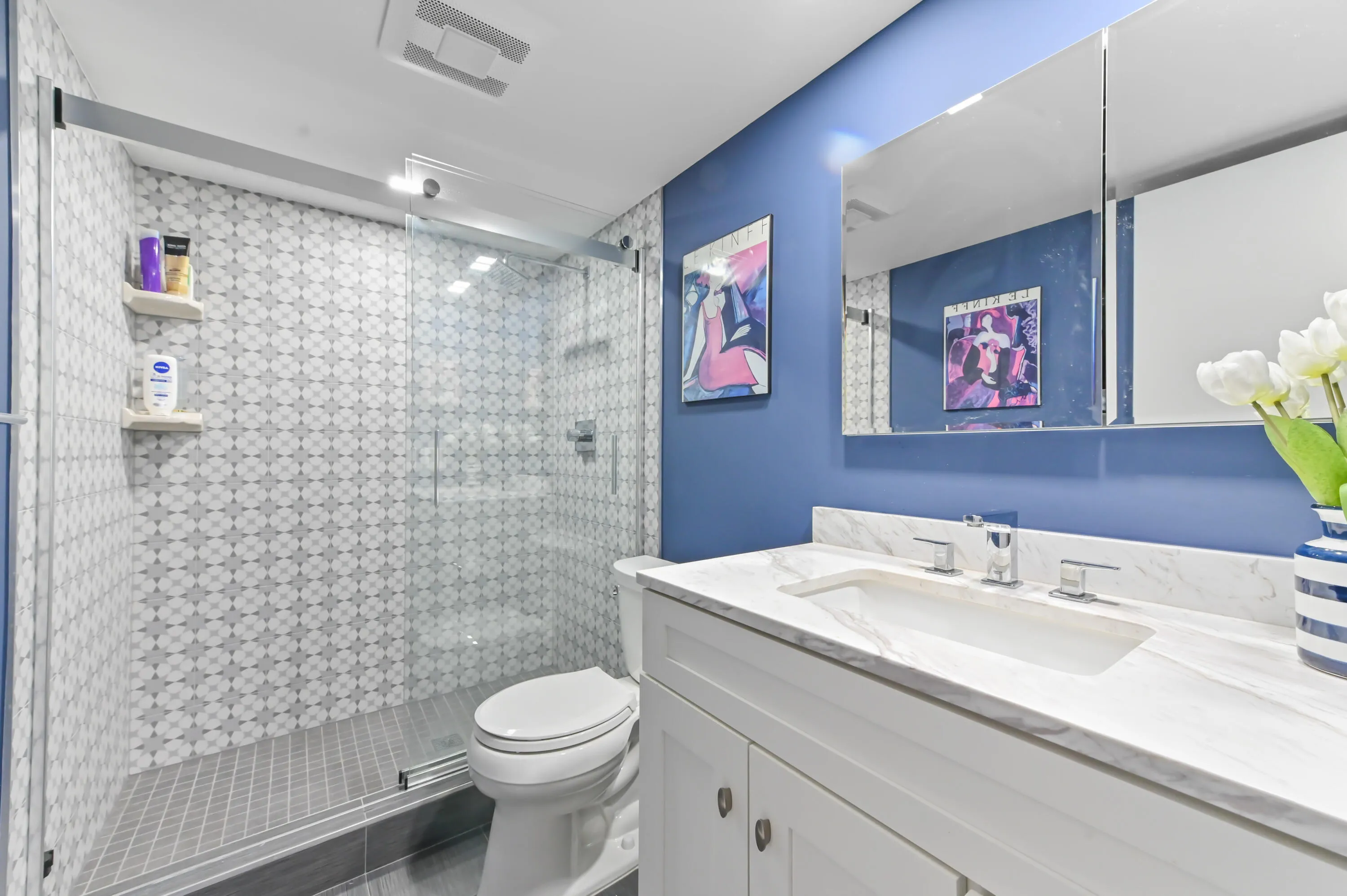 25 Bathroom 01
