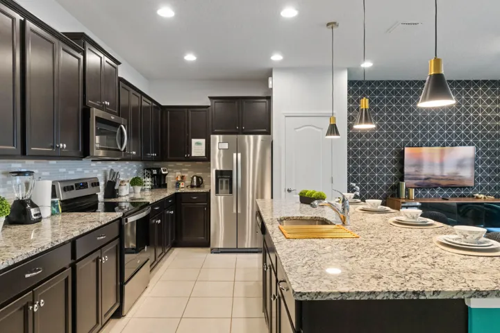 2431-dubai-street--four-corners--fl-3474
