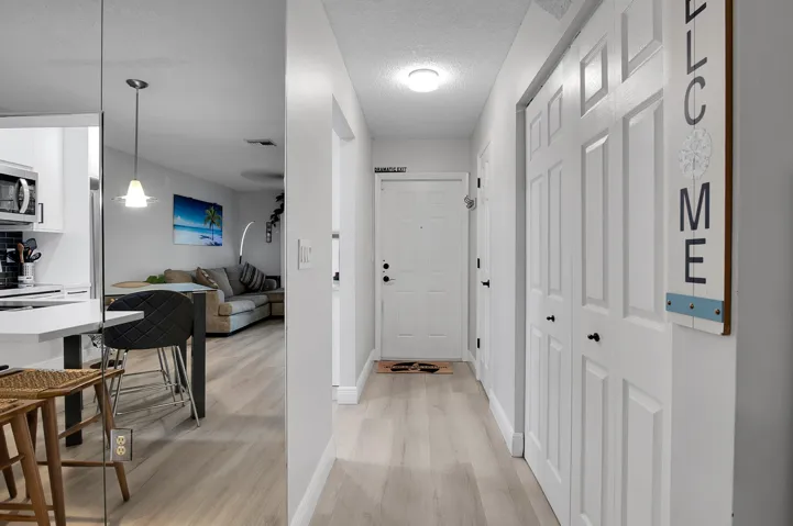 entry hallway/foyer