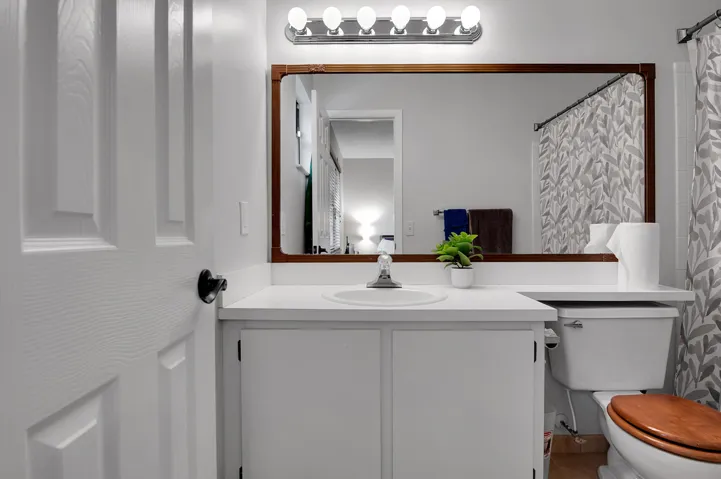 2nd bedroom bathroom