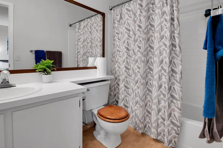 2nd bathroom
