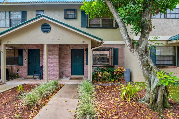 Private walkway and entrance to townhome