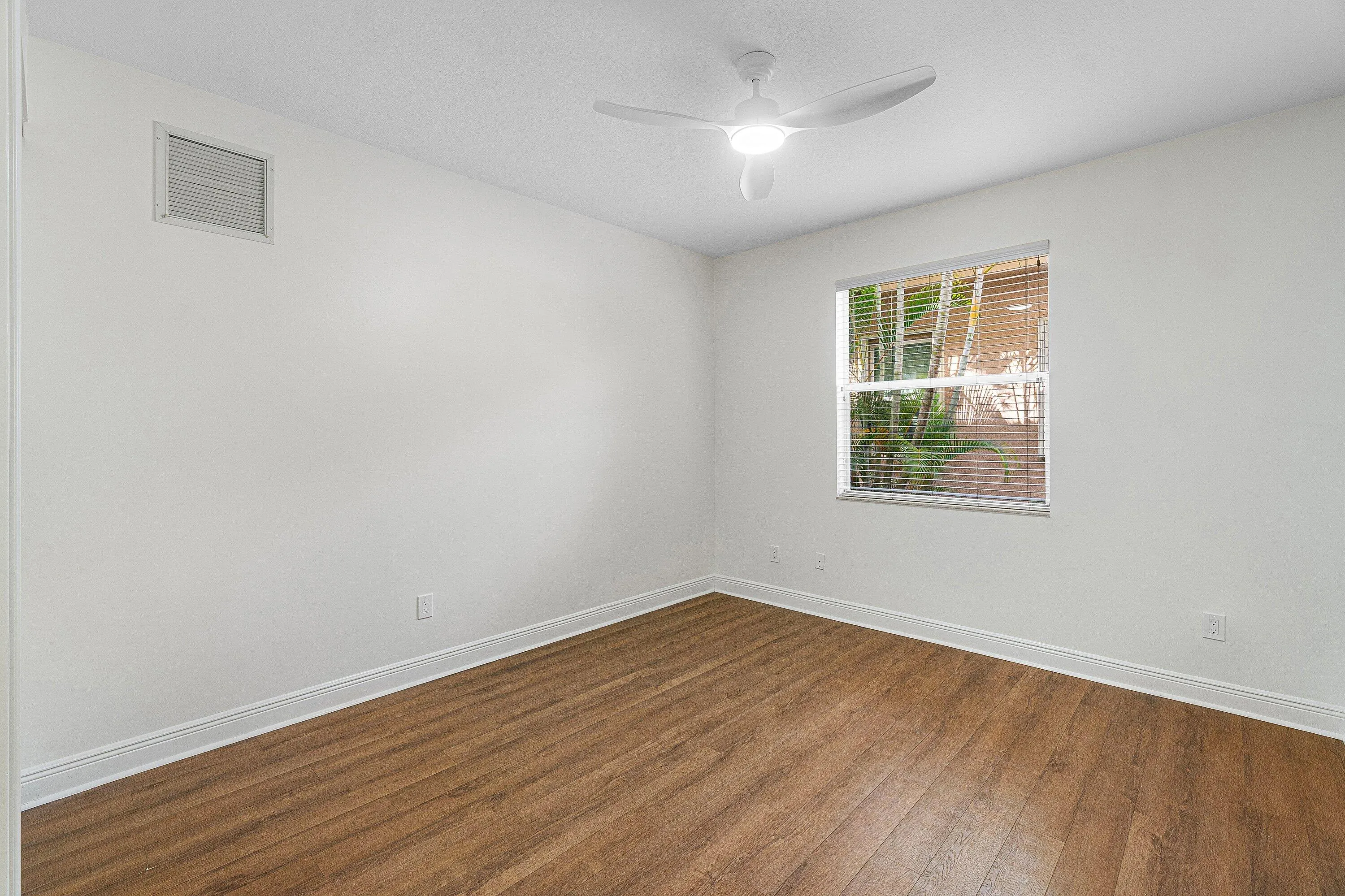 Guest Bedroom 1st floor