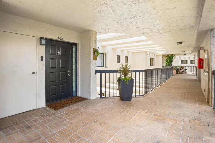 5279 Fountains Dr 703 (2)