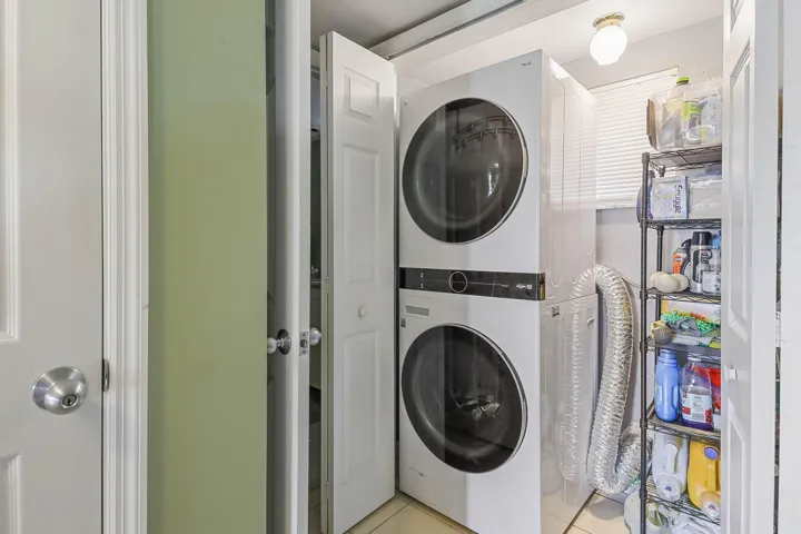5279 Fountains Dr 703 (28)