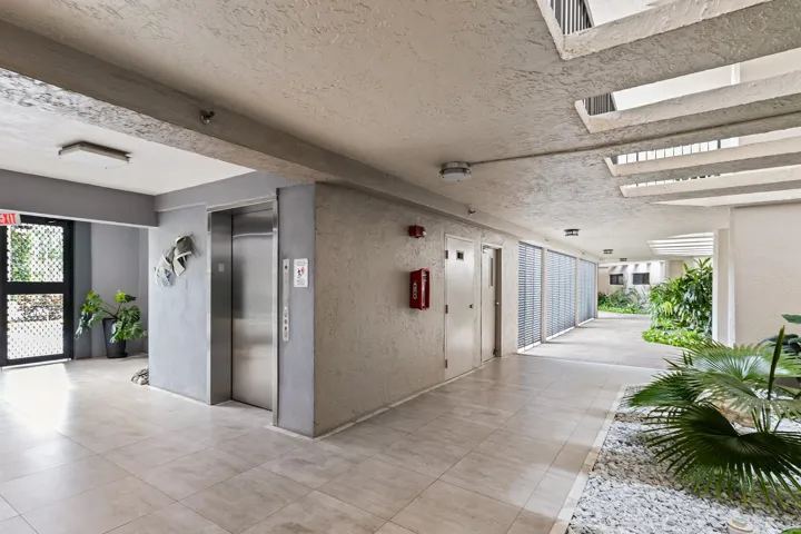 5279 Fountains Dr 703 (39)