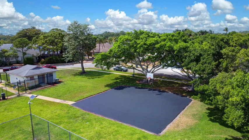37-web-or-mls-Arbor Glen (4)