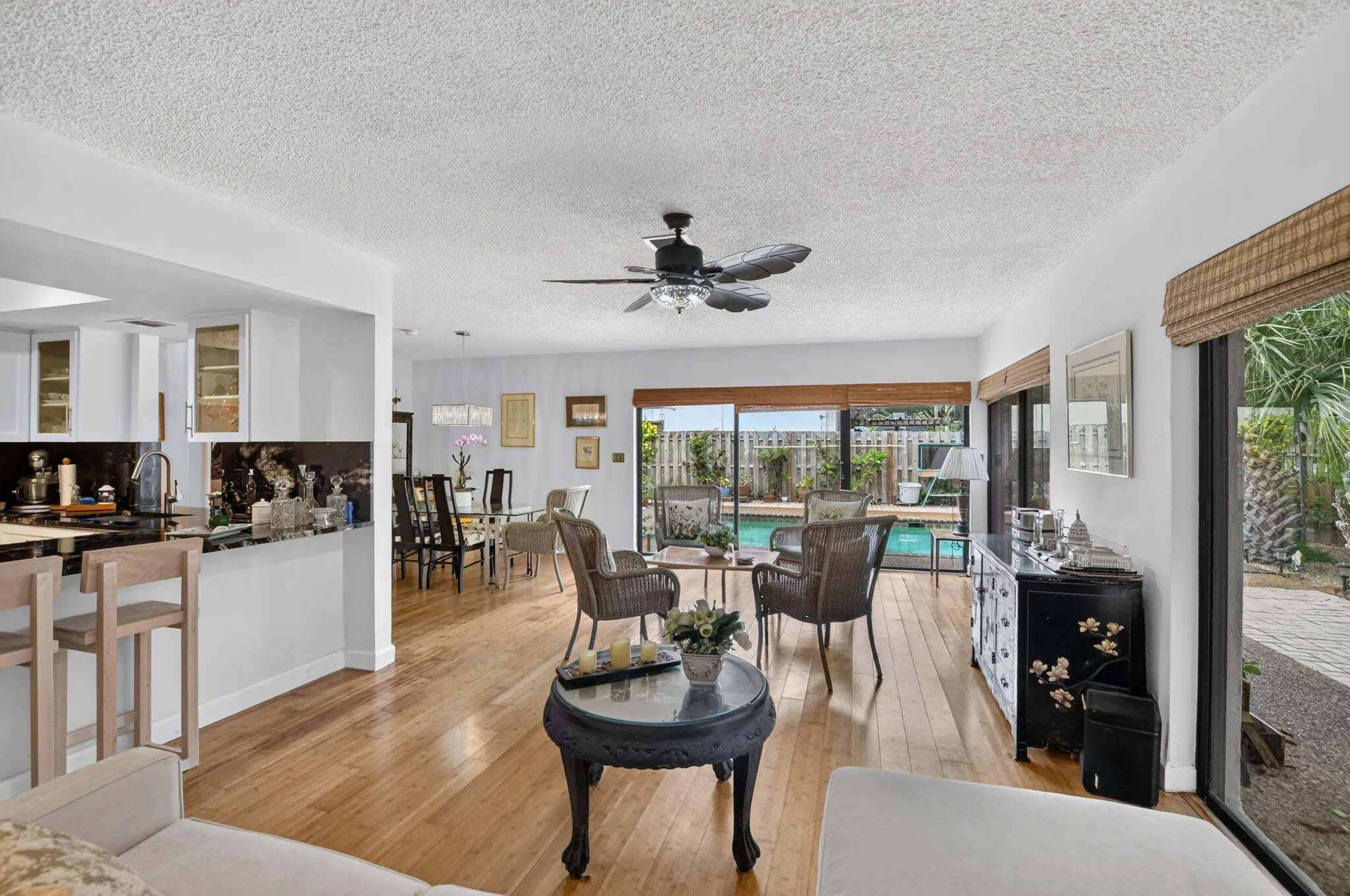 Living Room/Kitchen