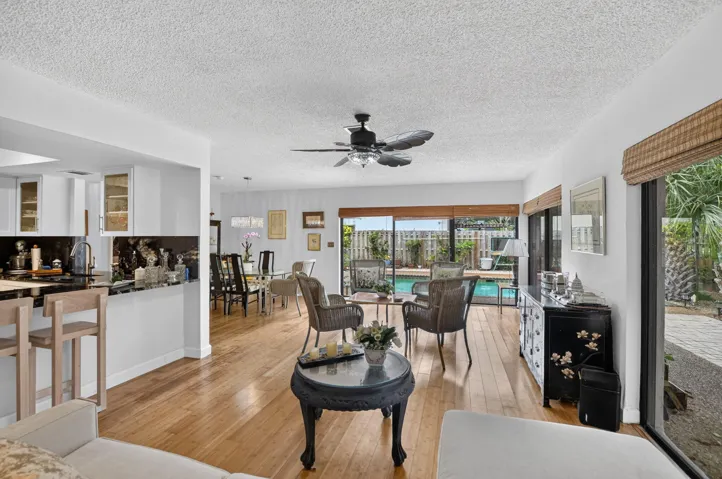 Living Room/Kitchen
