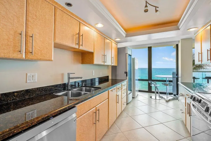 004-250SouthOceanBoulevard-10C-BocaRaton