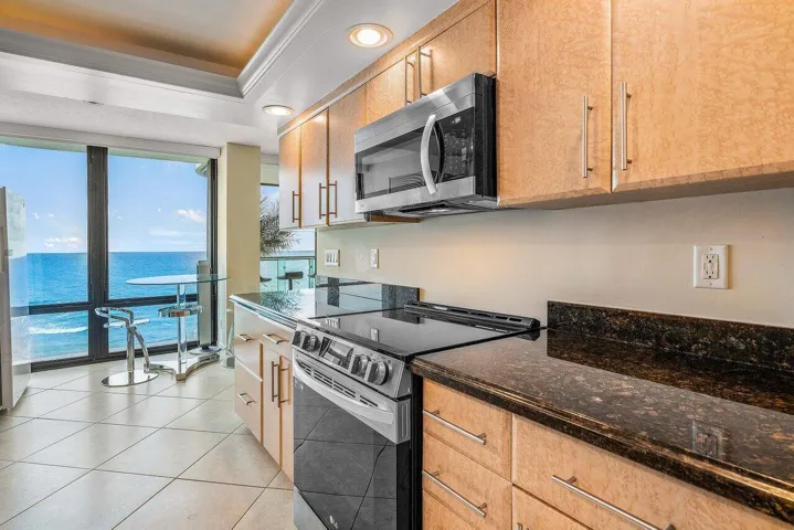 005-250SouthOceanBoulevard-10C-BocaRaton