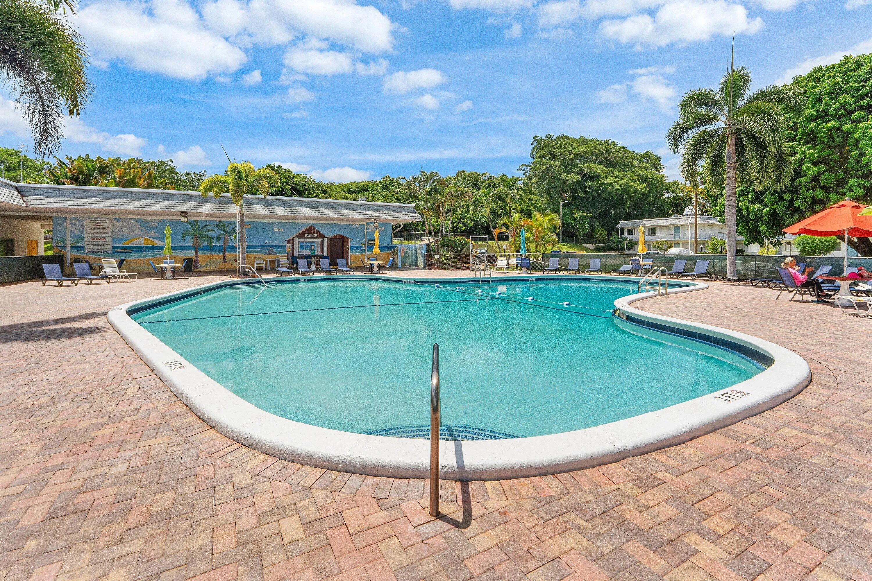 037-Community Pool