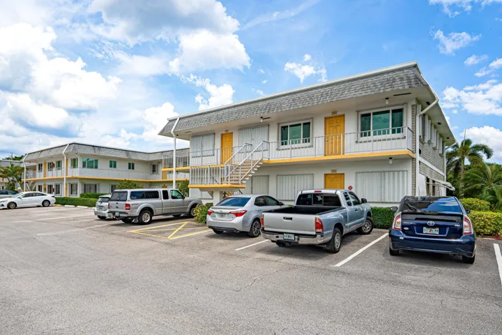 001-3120LakeOsborneDrive-106-LakeWorthBe