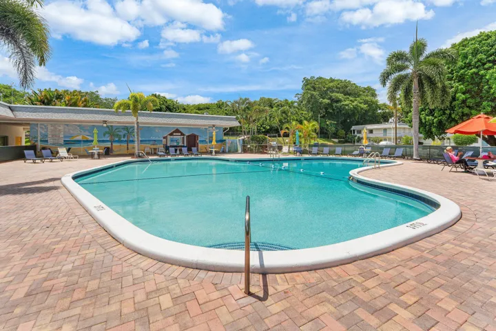 037-Community Pool
