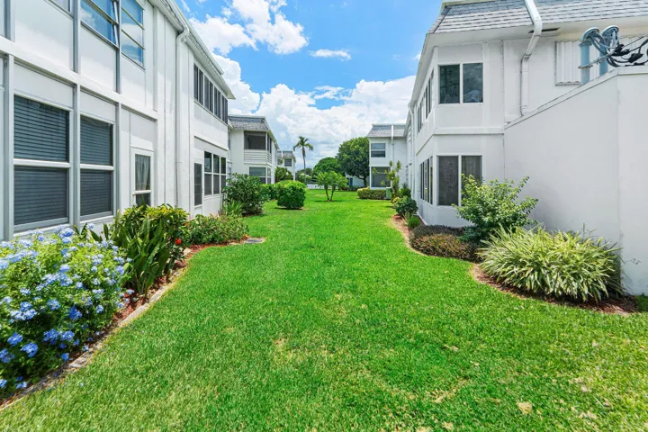 015-3160LakeOsborneDrive-206-LakeWorthBe
