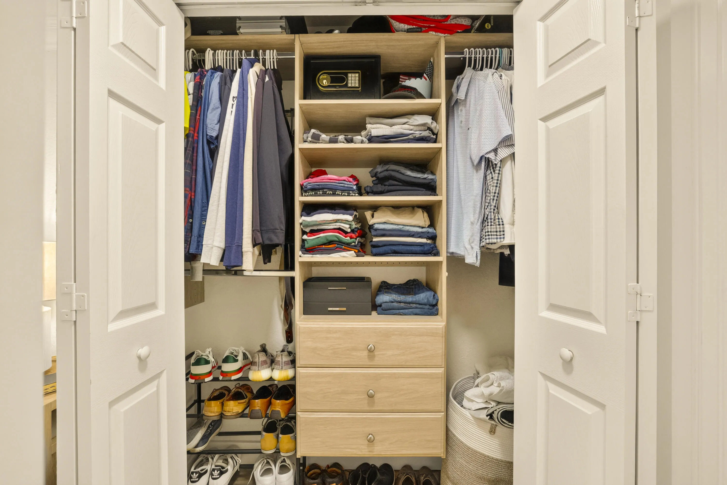 Primary His Closet
