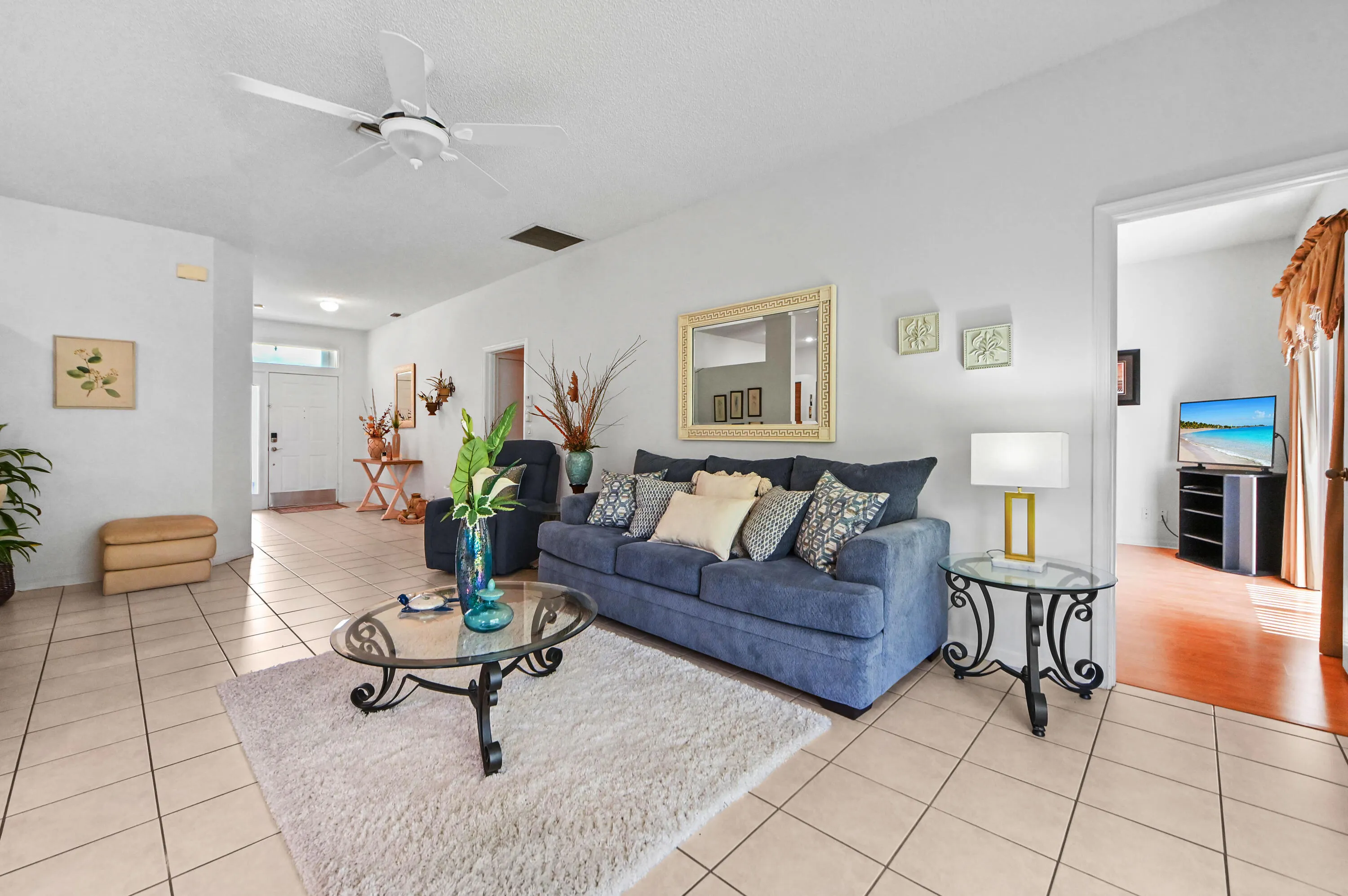 09 Living Room 02