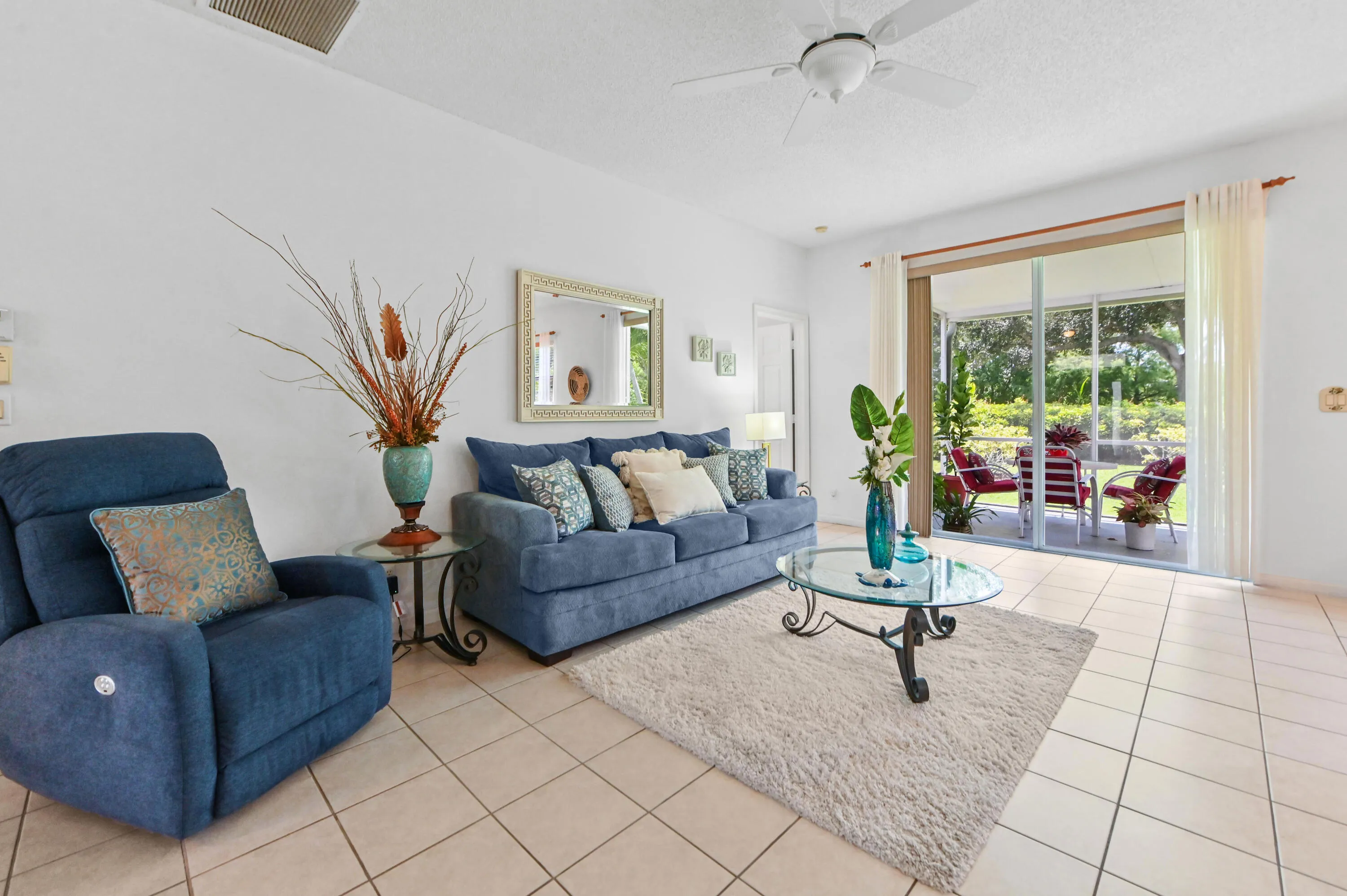 12 Living Room 05