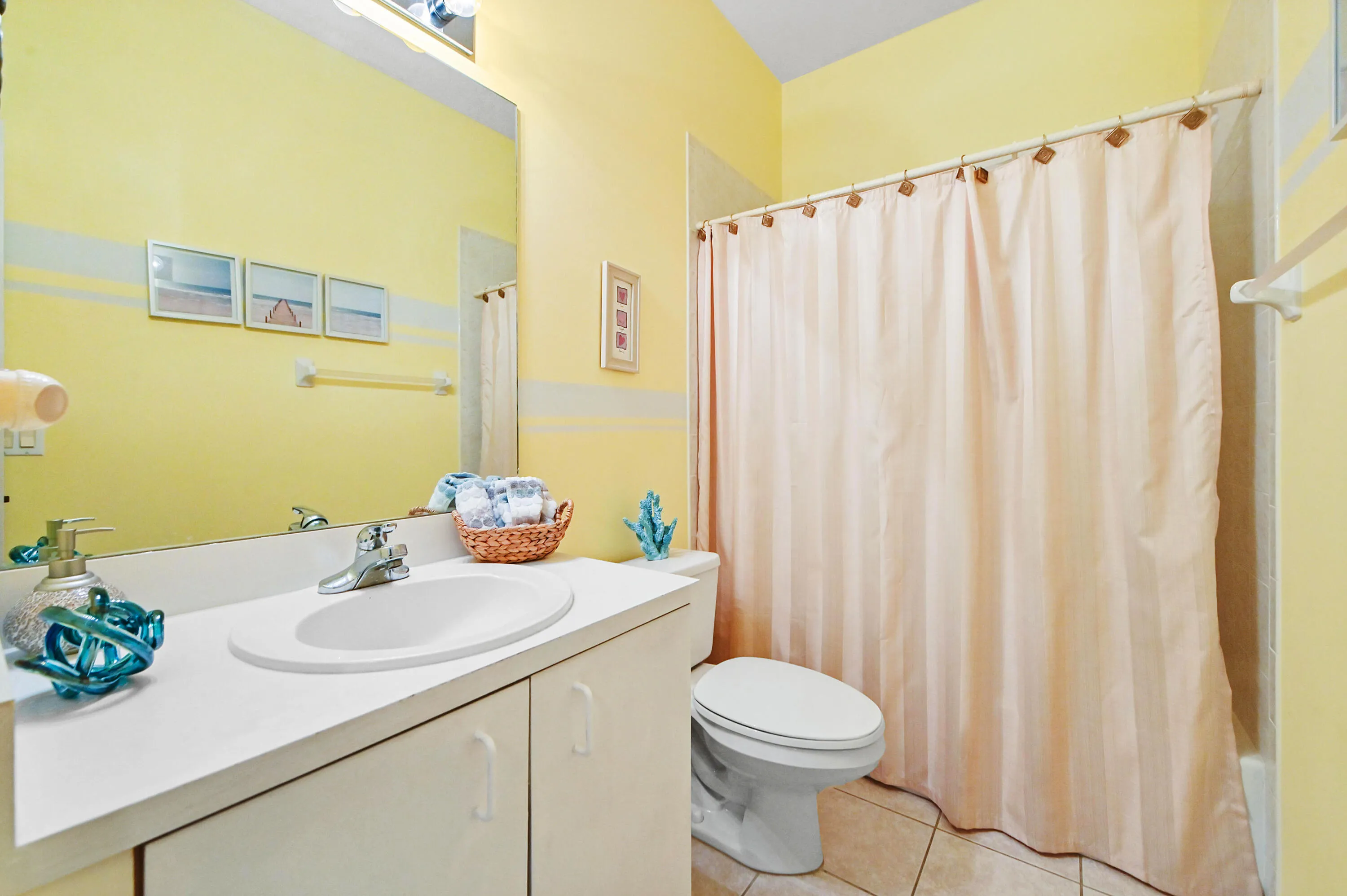 28 Bathroom 01