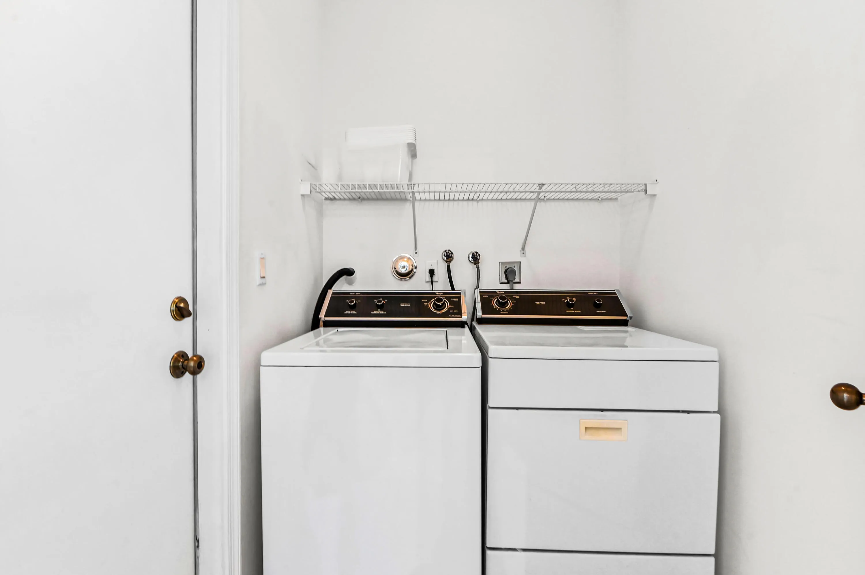 07 laundry room 01