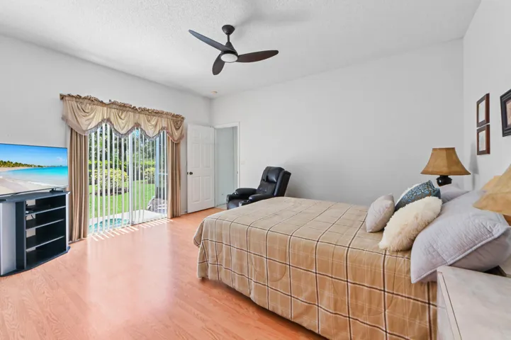 19 Bedroom 02