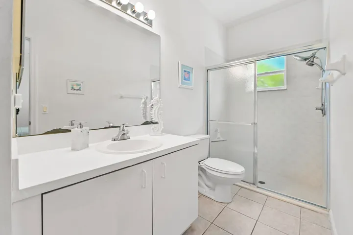 22 Bathroom 01