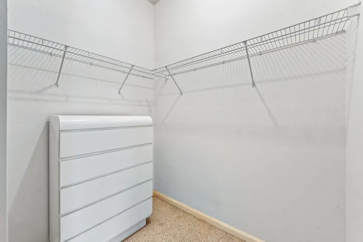 21 closet 01