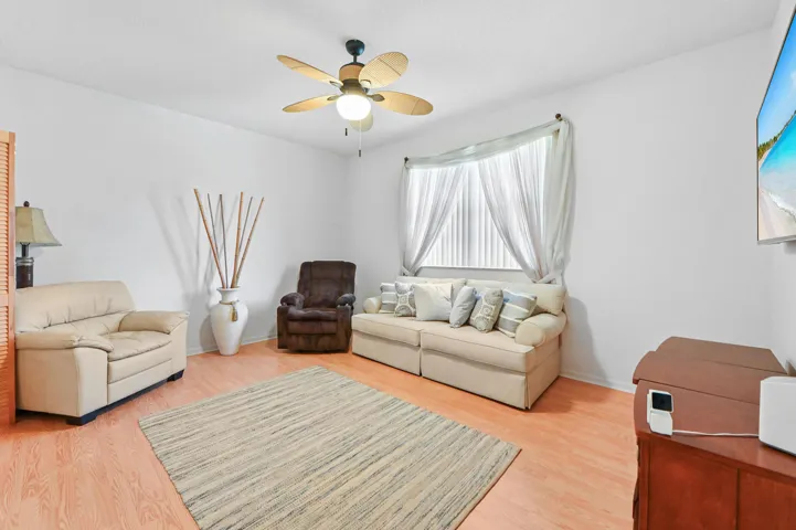 24 bedroom 01