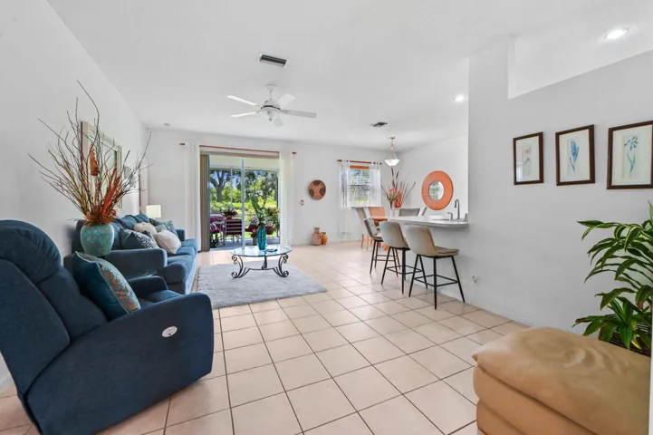 08 Living Room 01