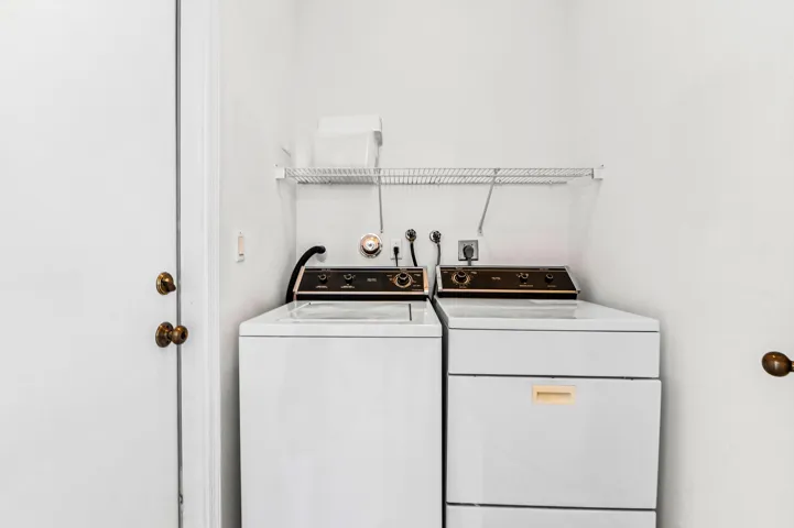 07 laundry room 01