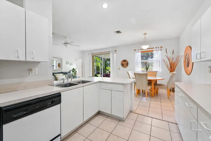 17 Kitchen 02