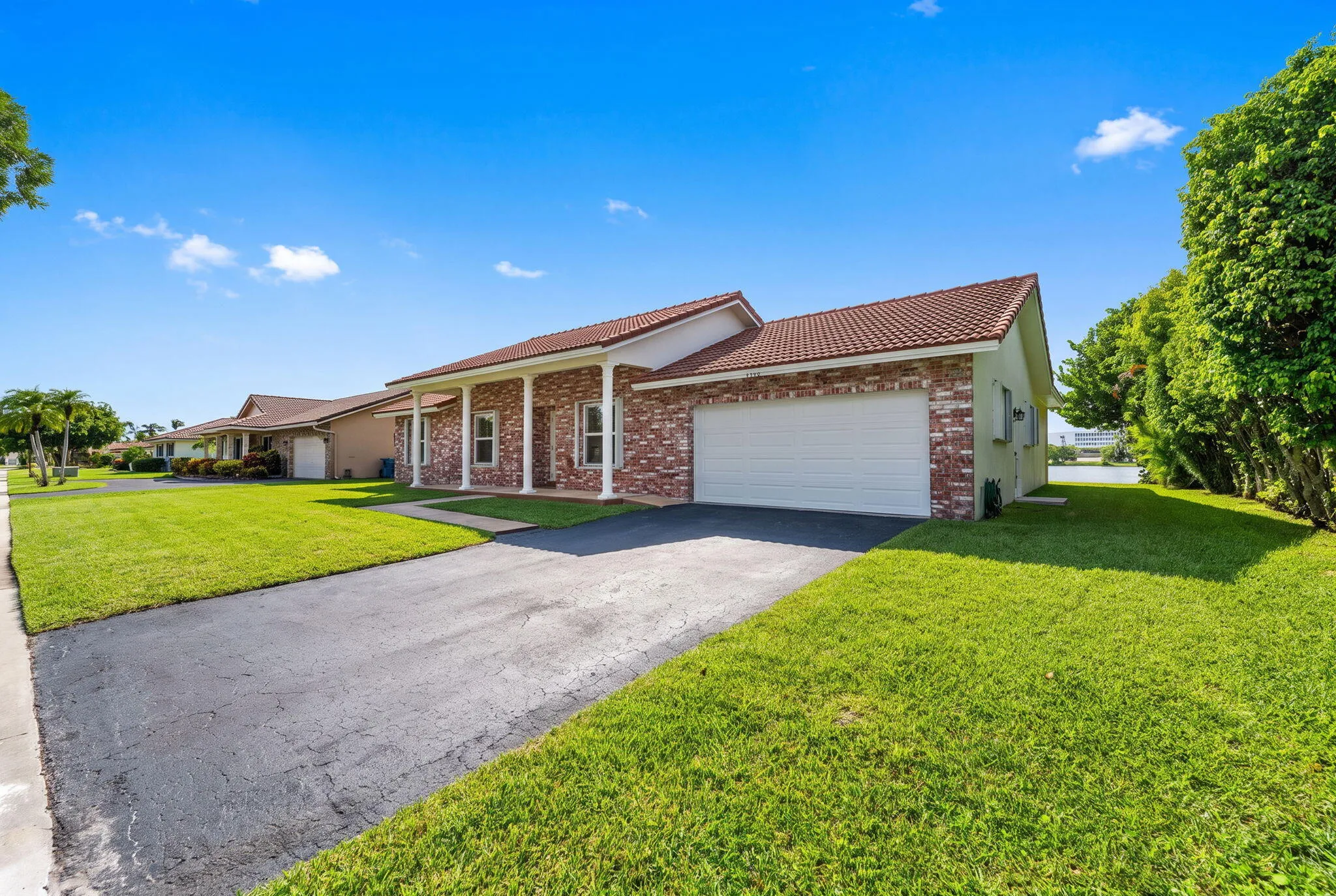 5-web-or-mls-Exterior_DSC01796_hf4k