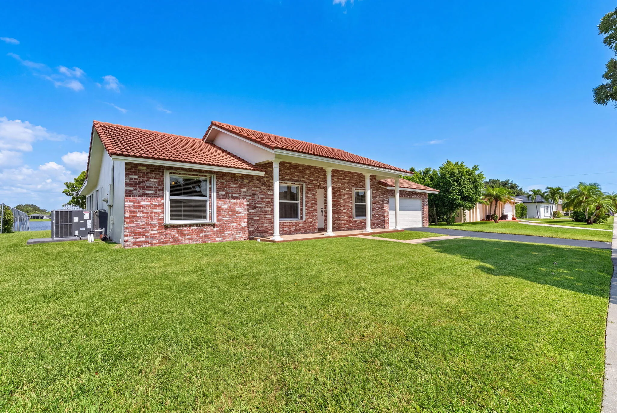 4-web-or-mls-Exterior_DSC01781_hf4k