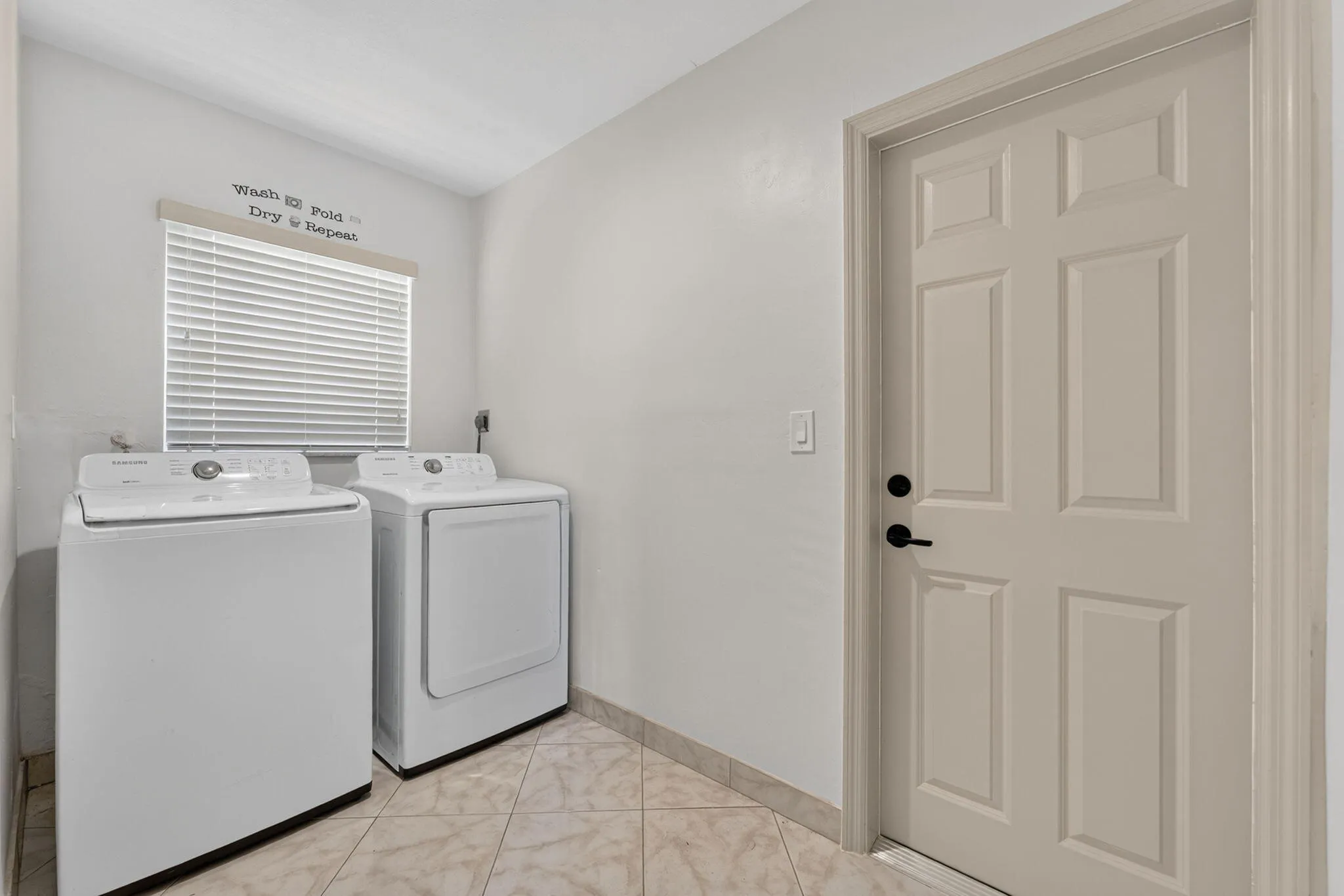 LAUNDRY ROOM