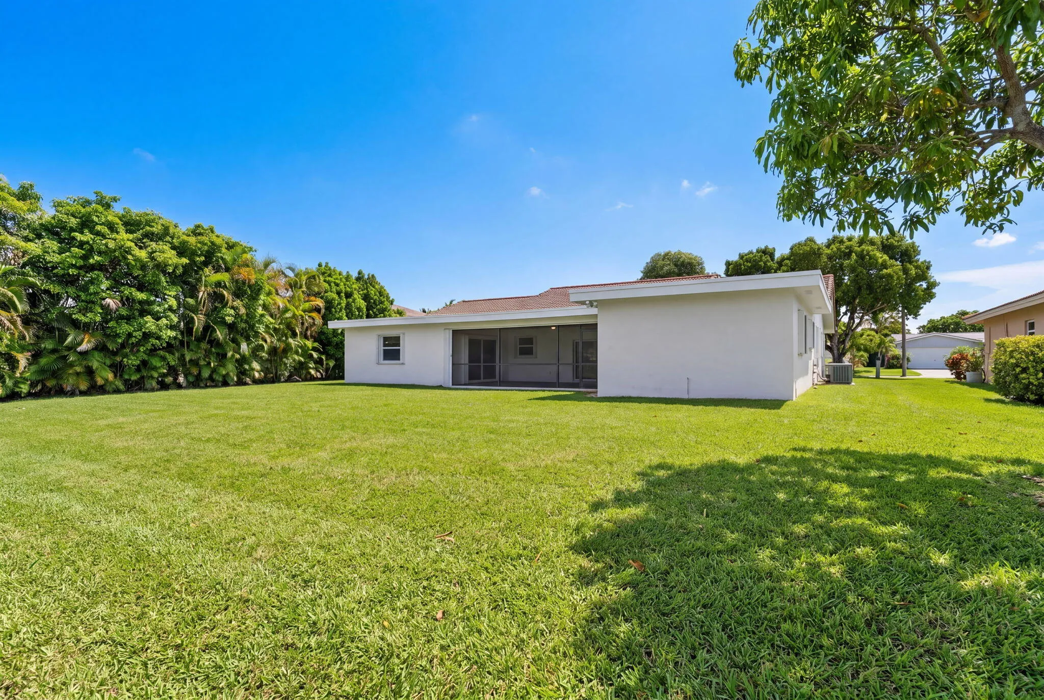 EXPANSIVE BACK YARD