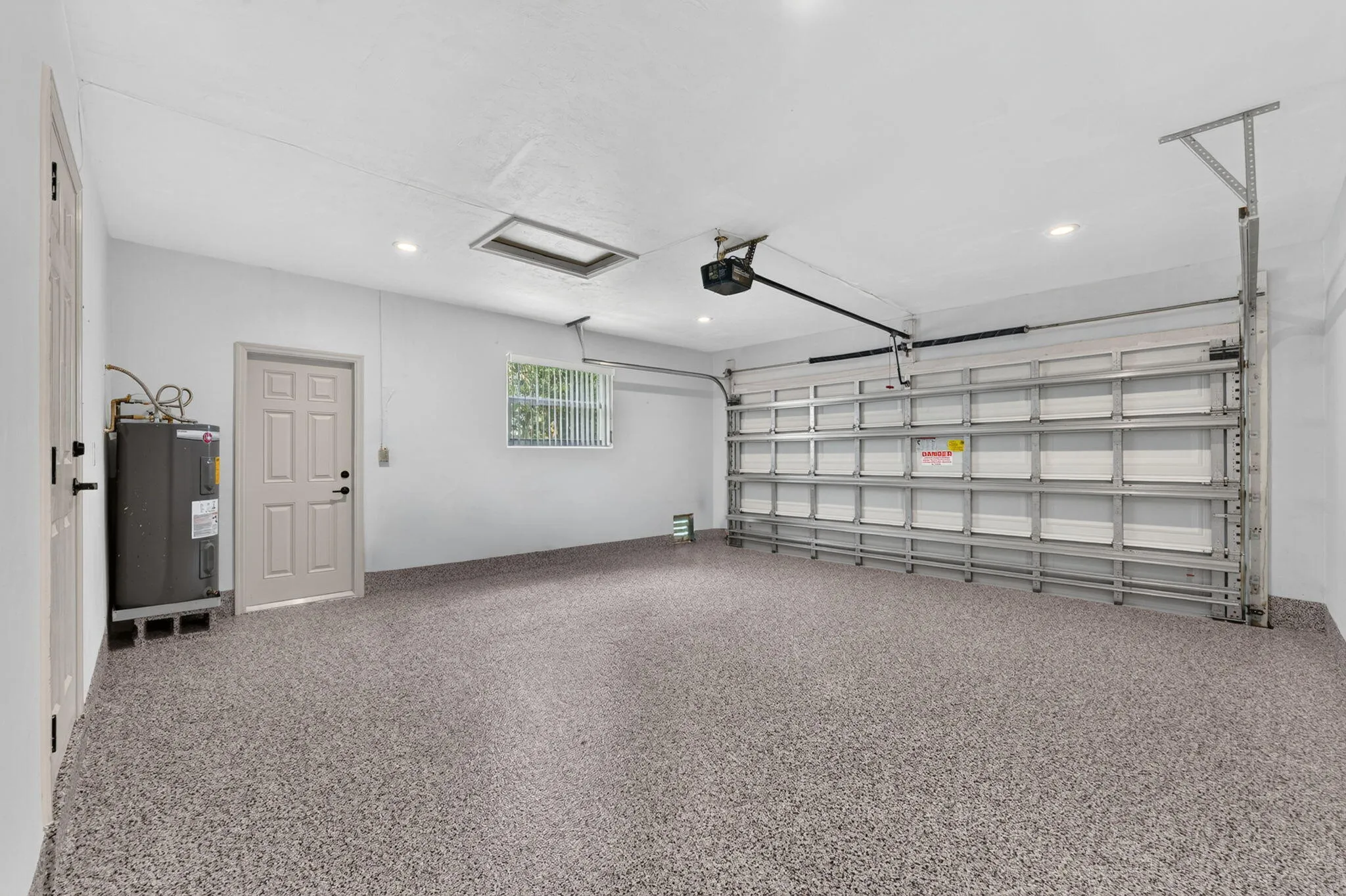 2 CAR GARAGE